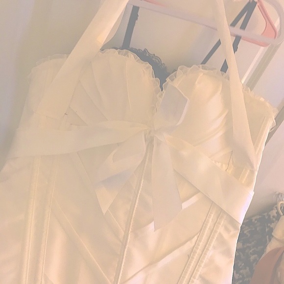 Corset - Picture 2 of 3